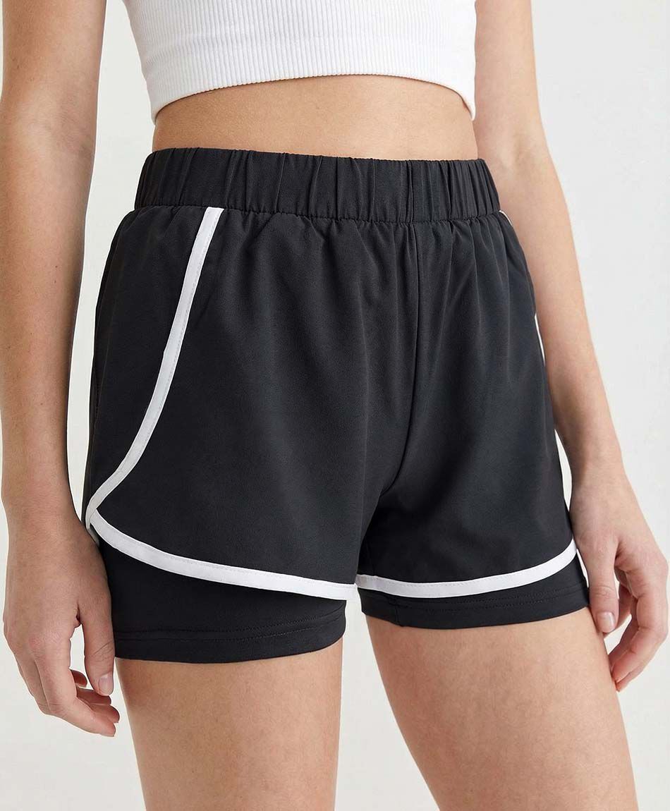 Short deportivo mujer linea blanca