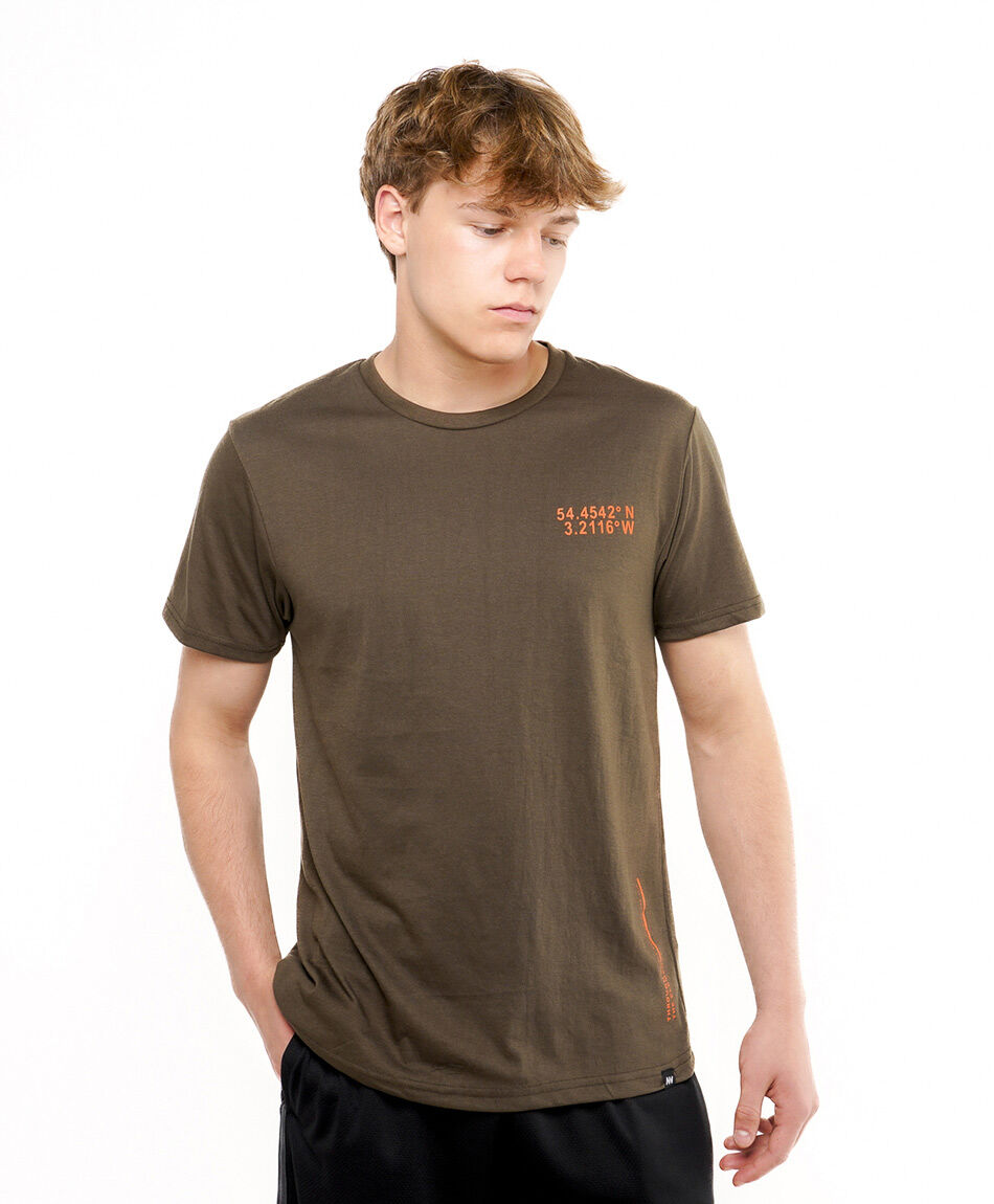 Remera deportiva hombre coordenadas