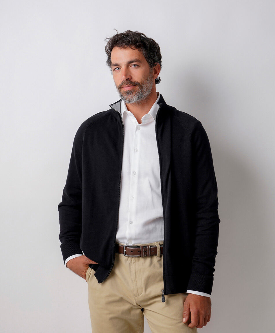 Sweater hombre liso negro cierre
