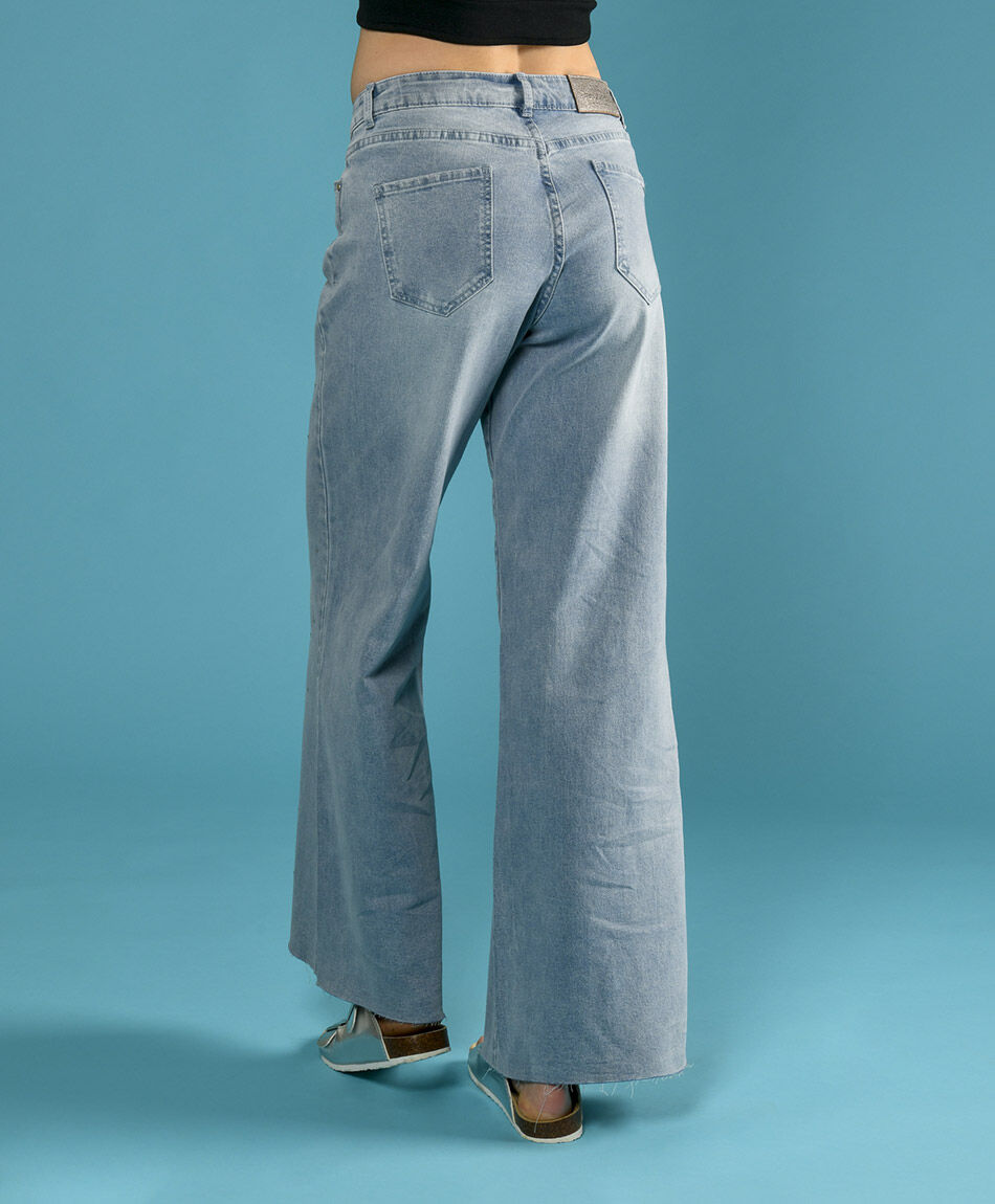 Jeans bordado piedras