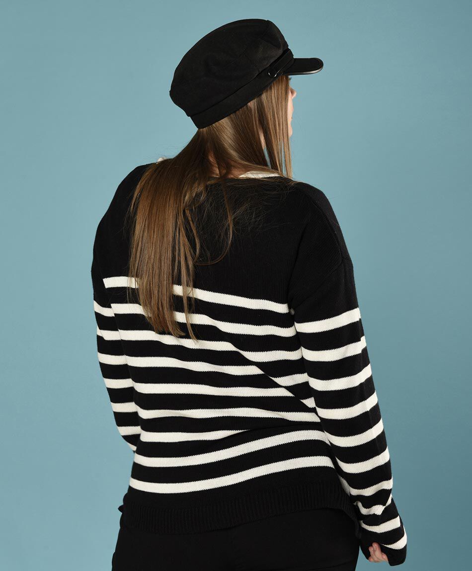 Sweater rayas blancas cuello redondo