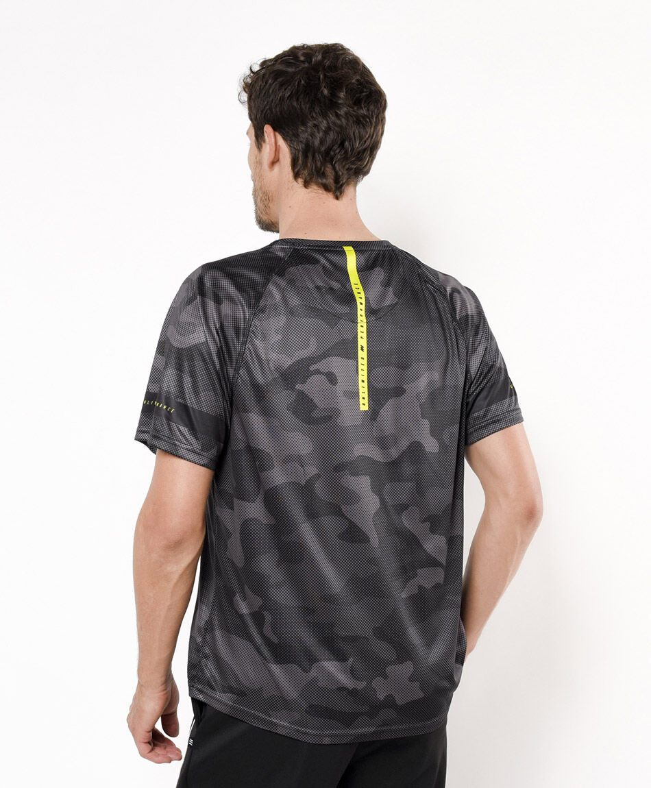 Remera deportiva hombre camuflaje