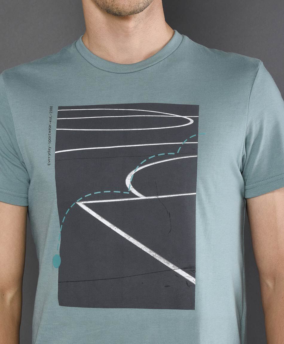 Polera deportiva hombre estampado calle