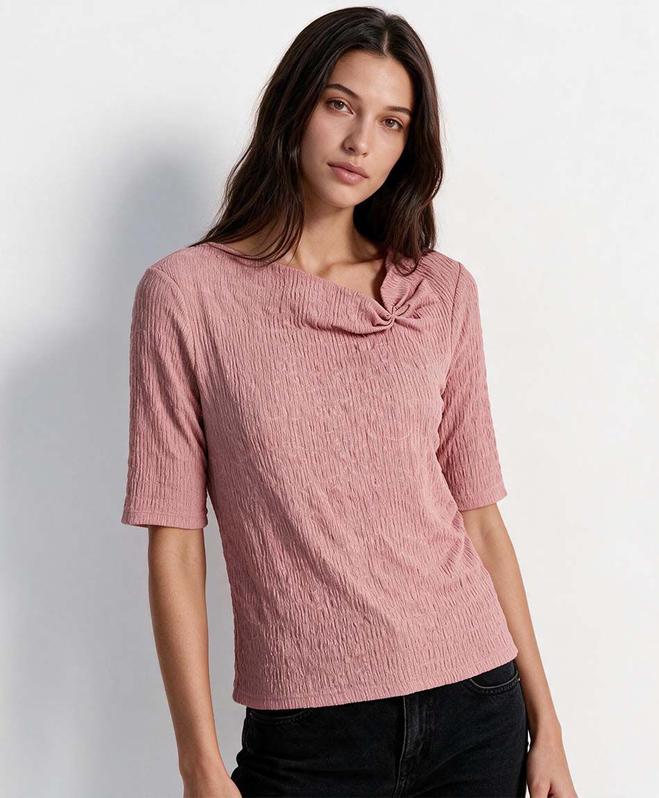 Remera mujer cuello asim&eacute;trico
