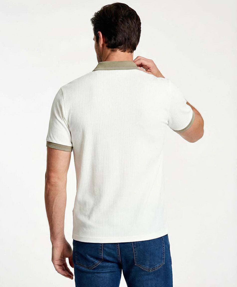 Remera hombre cuello polo estilo minimalista