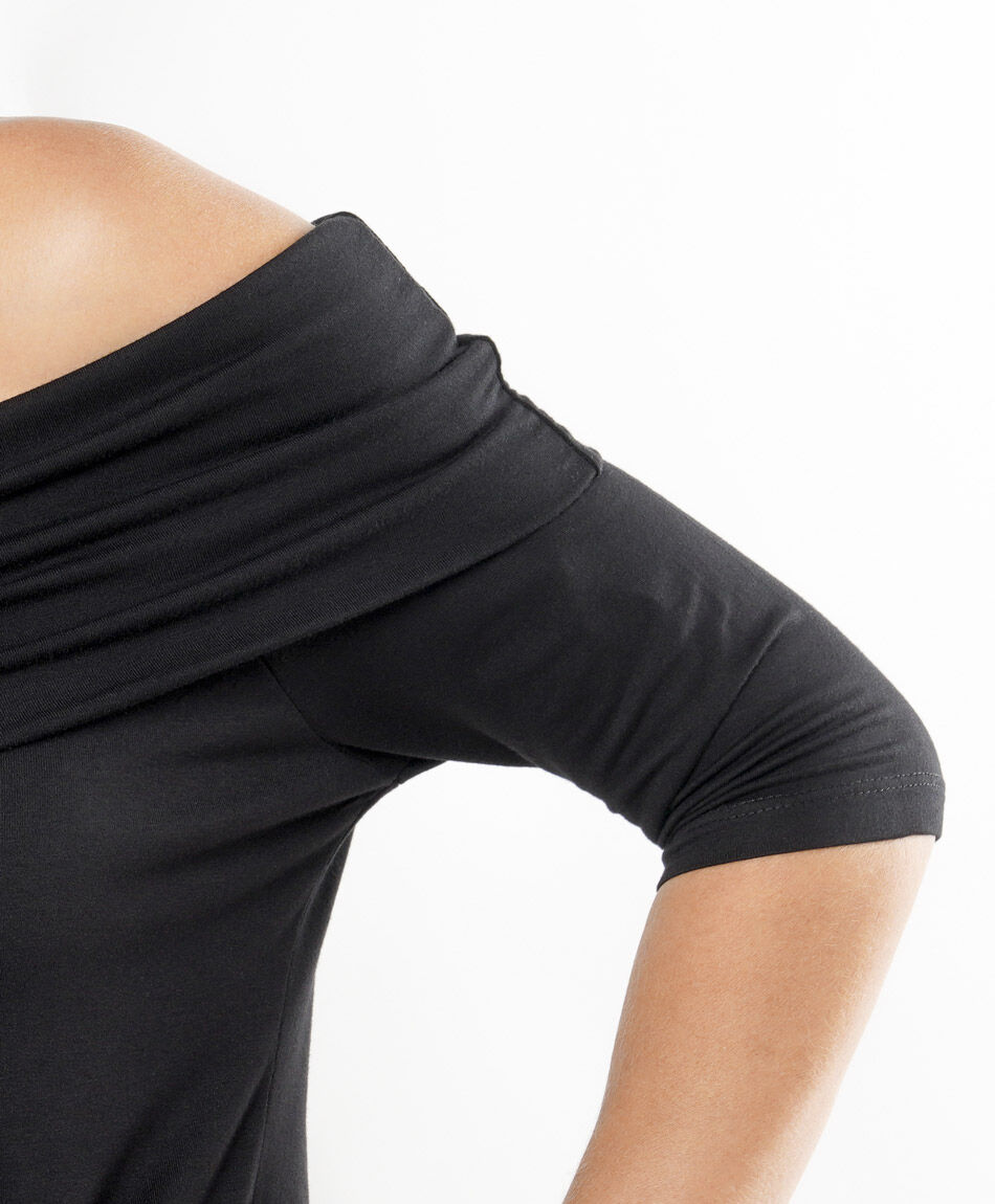 Remera mujer negra off shoulder