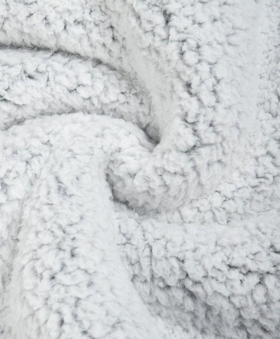 Bata manta mujer pompones oversize