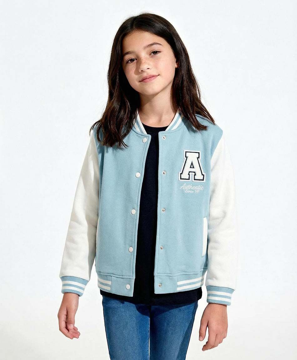 Campera ni&ntilde;a estilo universitario
