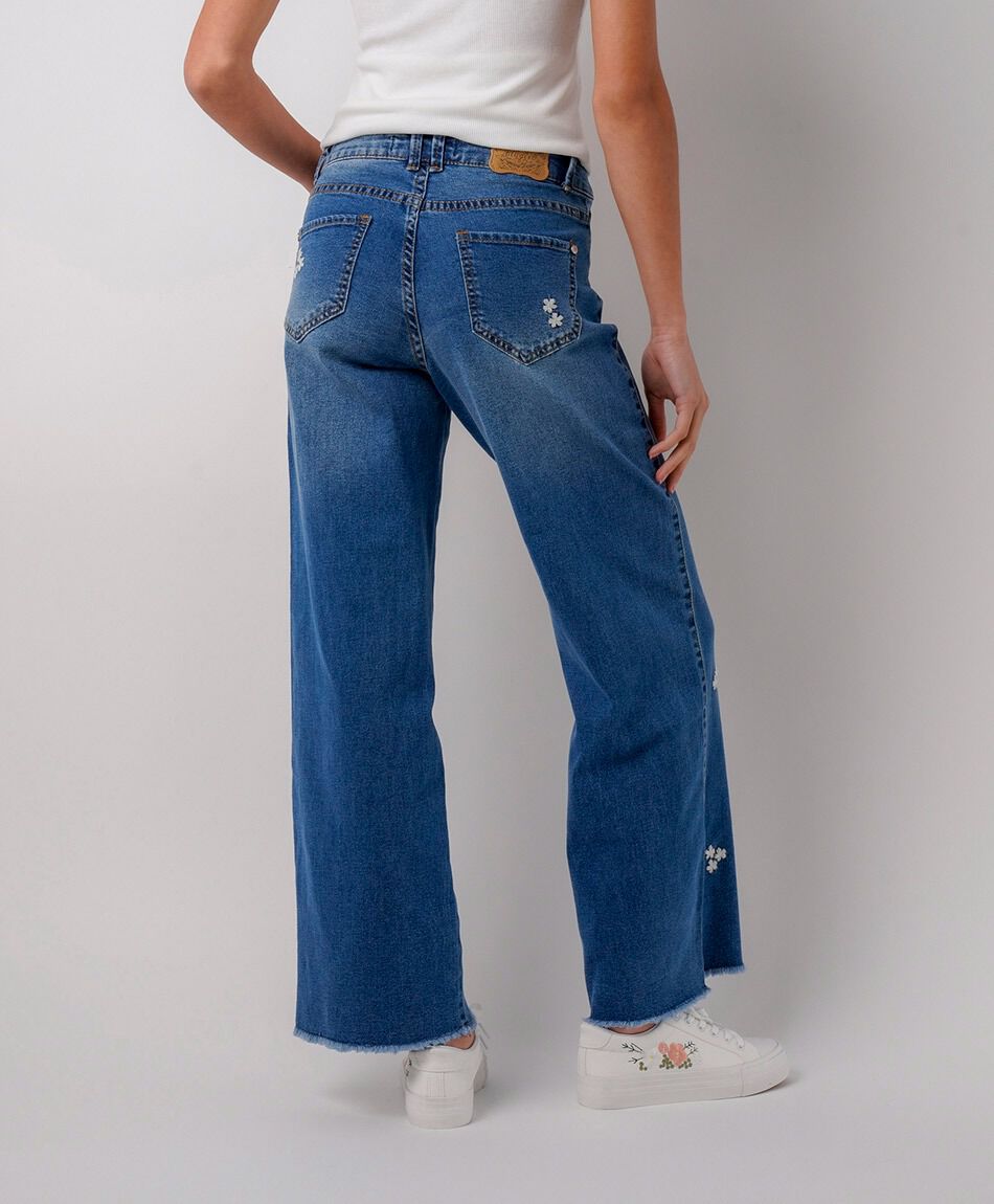 Jeans mujer straight flores bordadas