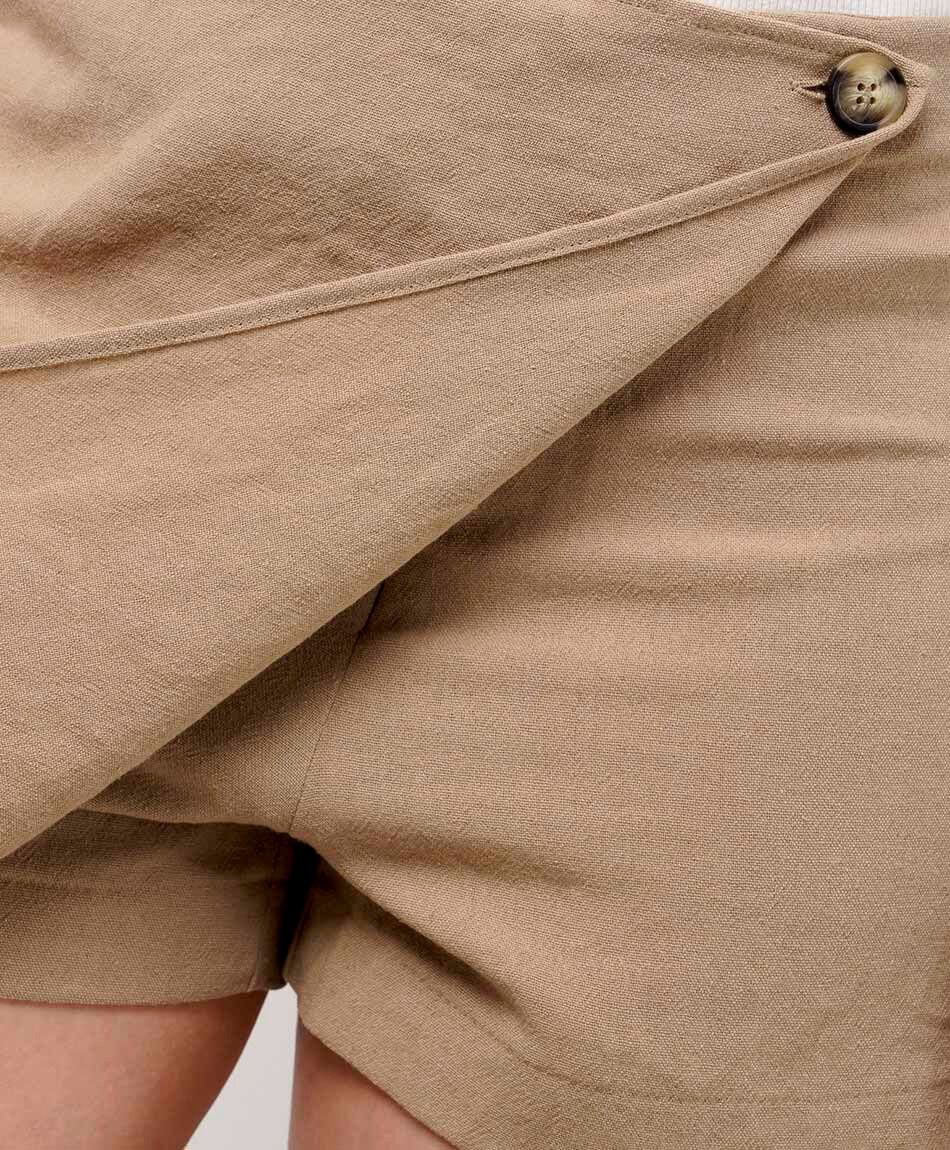 Short mujer bot&oacute;n cruzada