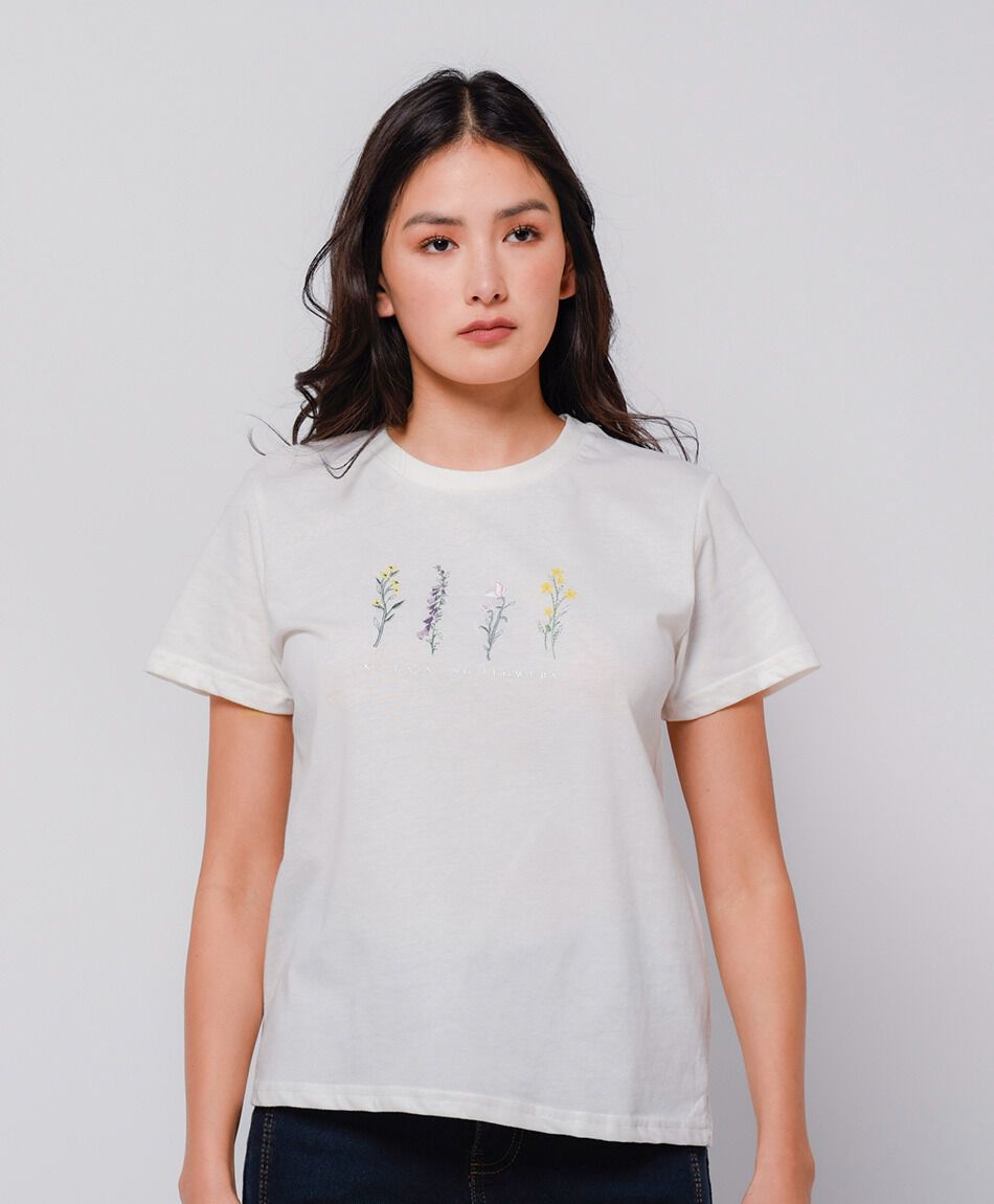 Remera mujer flores bordadas