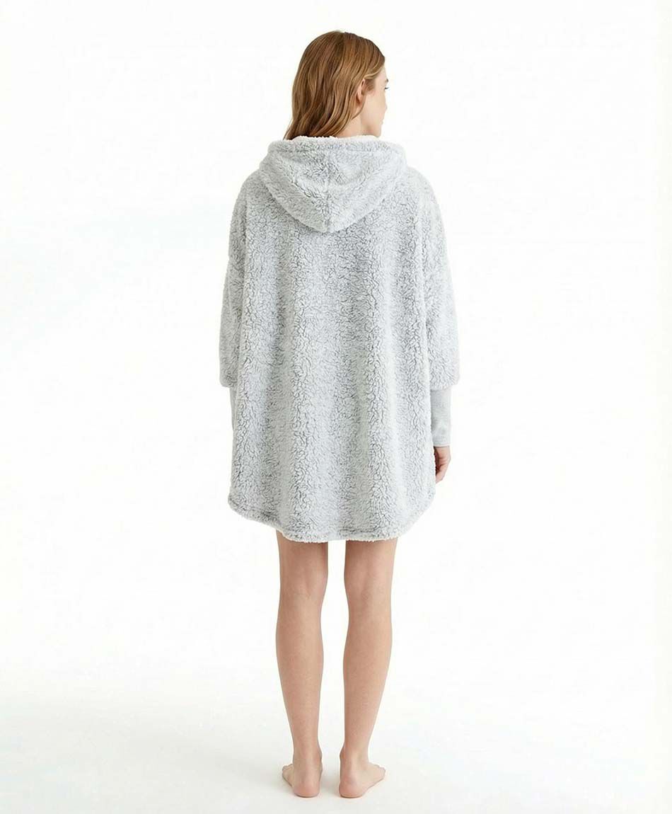 Bata manta mujer pompones oversize