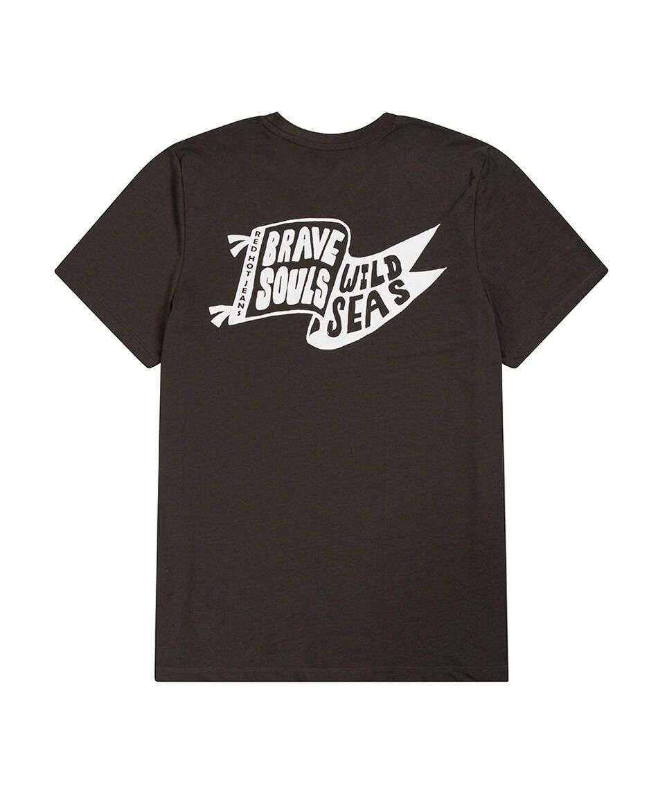 Remera hombre estampado adventure flags