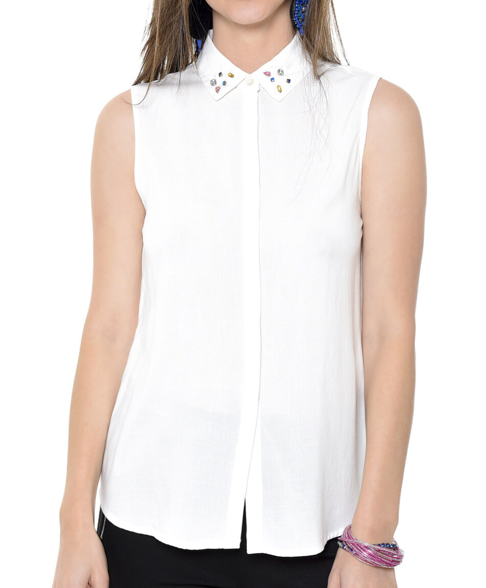 Blusa cuello piedras