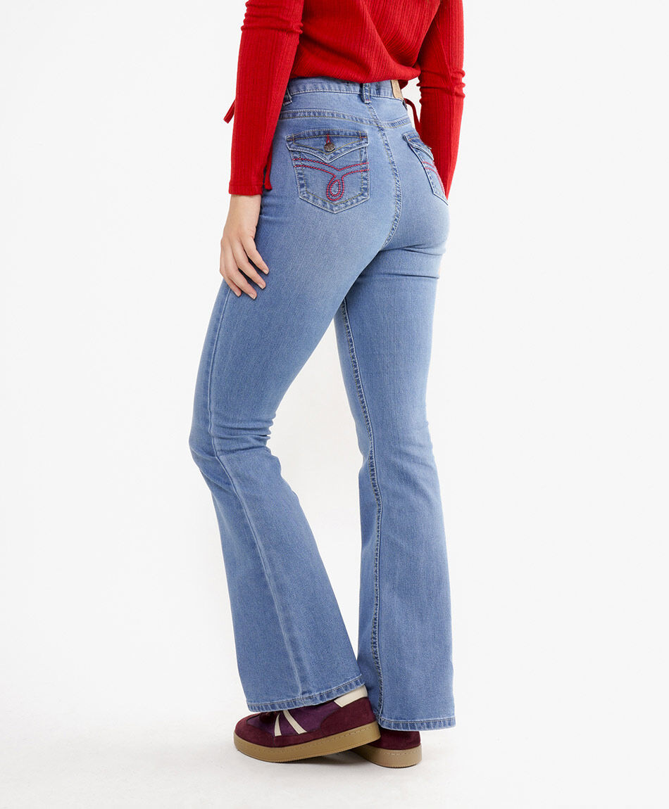 Jeans mujer flare bordado rojo