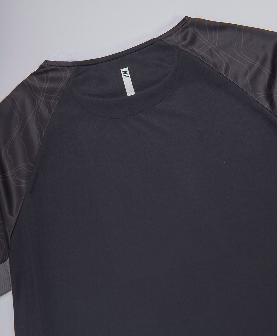 Remera deportiva hombre ondas active