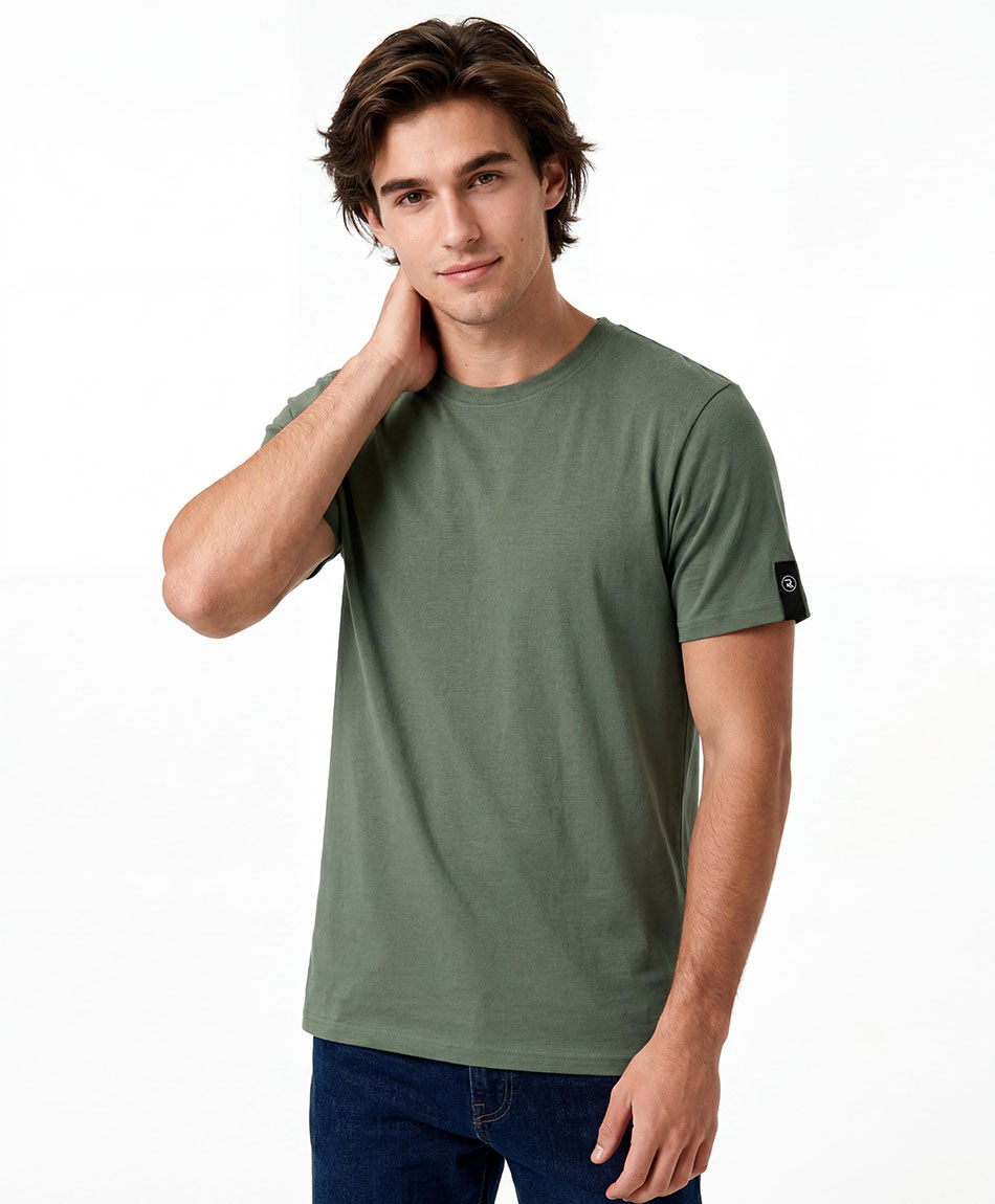 Polera hombre parche manga lisa