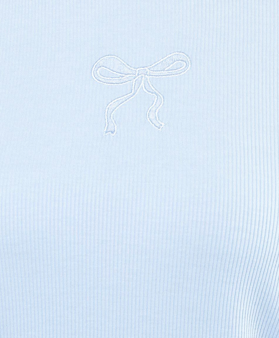 Remera mujer cinta bordada azul