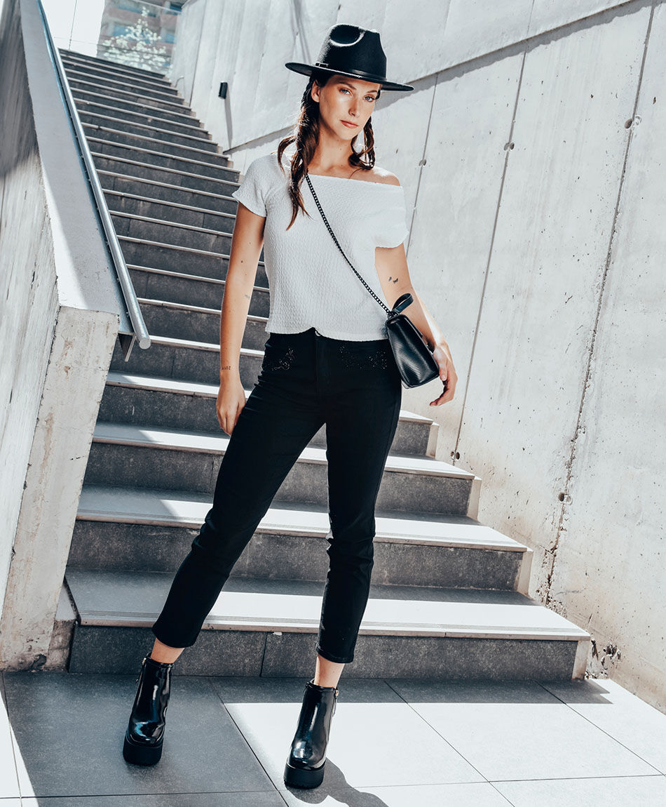 Pantal&oacute;n mujer negro brillitos