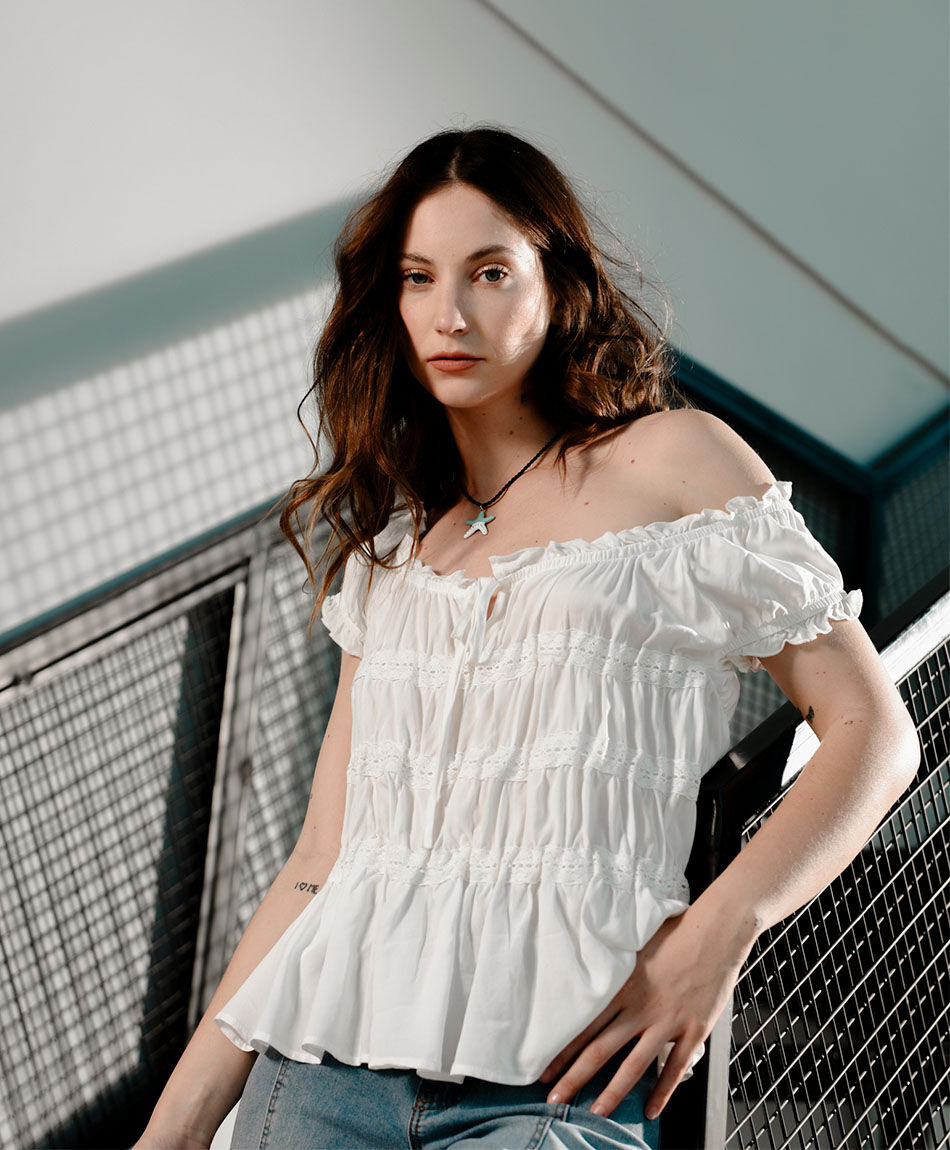 Camisa mujer rom&aacute;ntica pisos