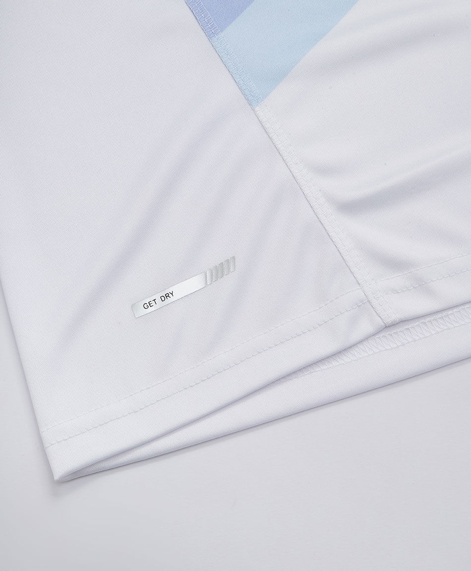 Remera deportiva hombre geometrica