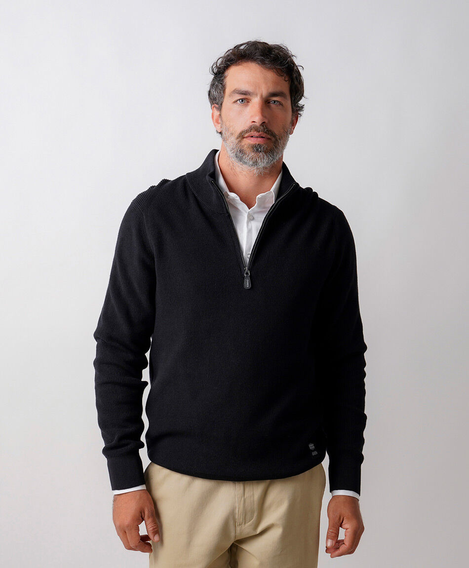 Sweater hombre cuello medio negro