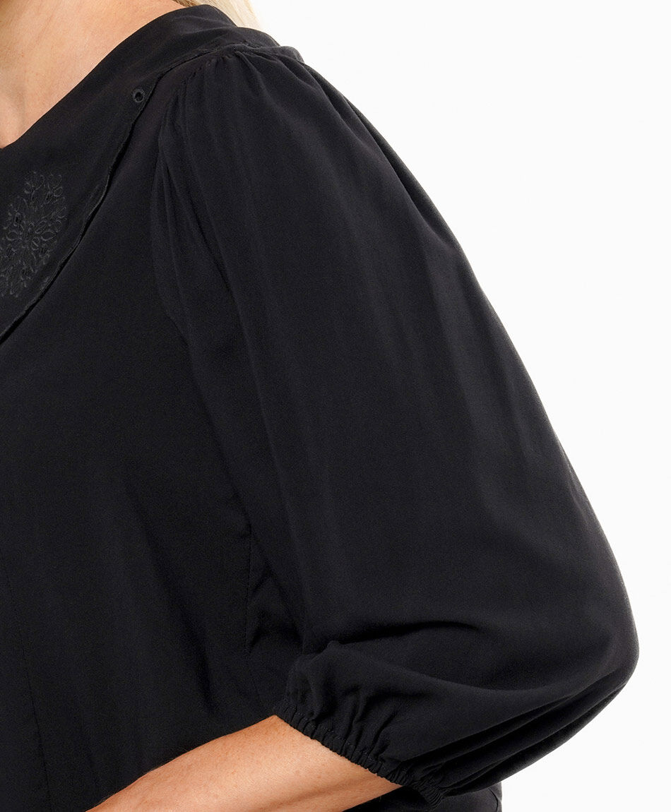 Camisa mujer cuello bordado