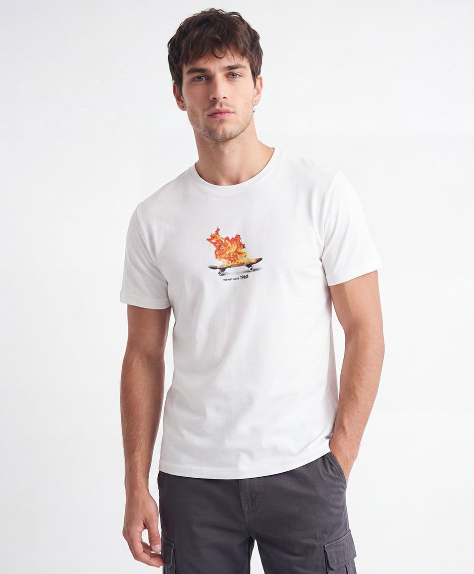 Remera hombre patineta en llamas