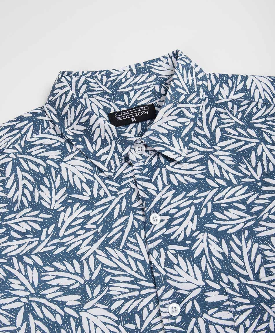 Camisa hombre hojas algod&oacute;n