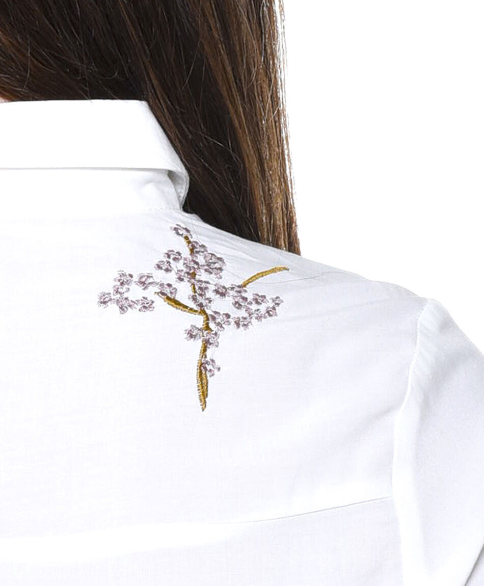 Blusa bordado flores