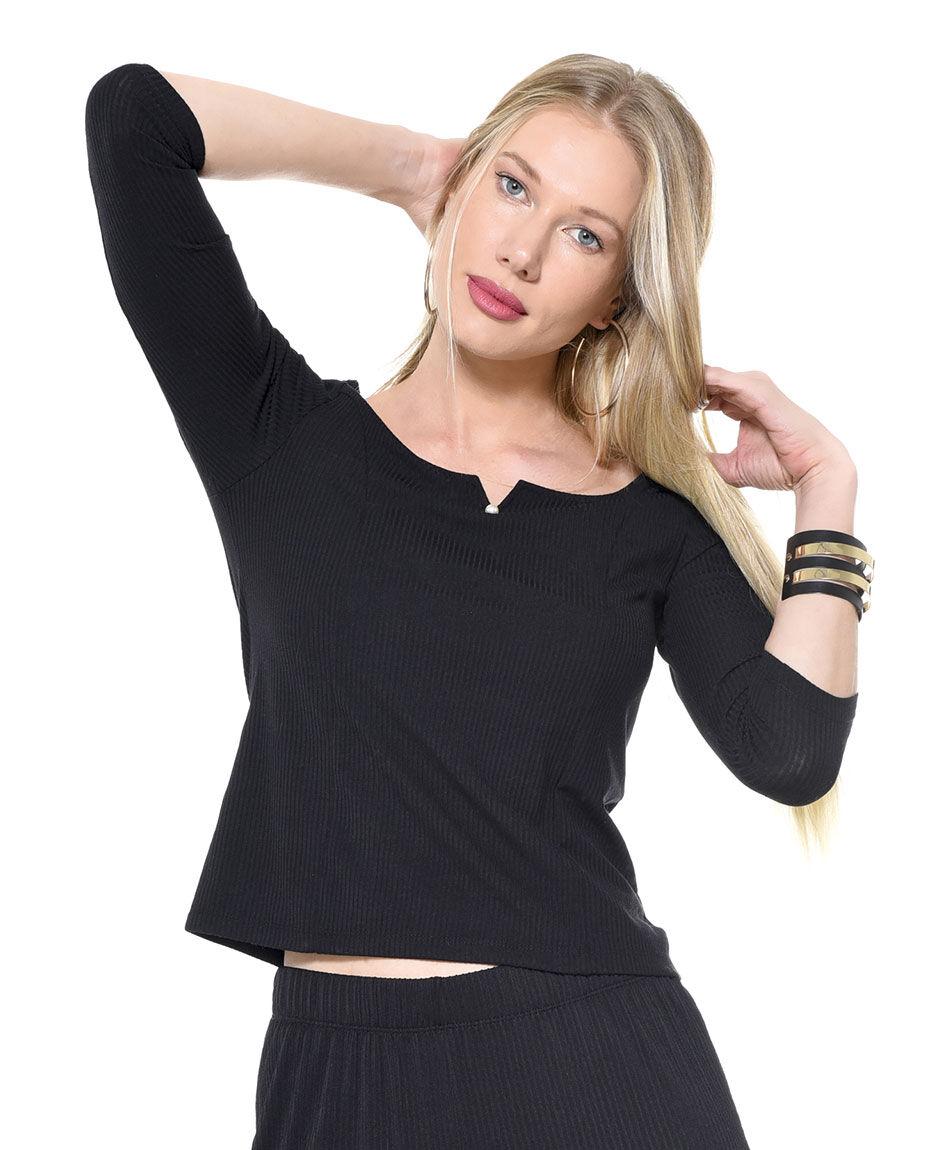 Polera detalle cuello