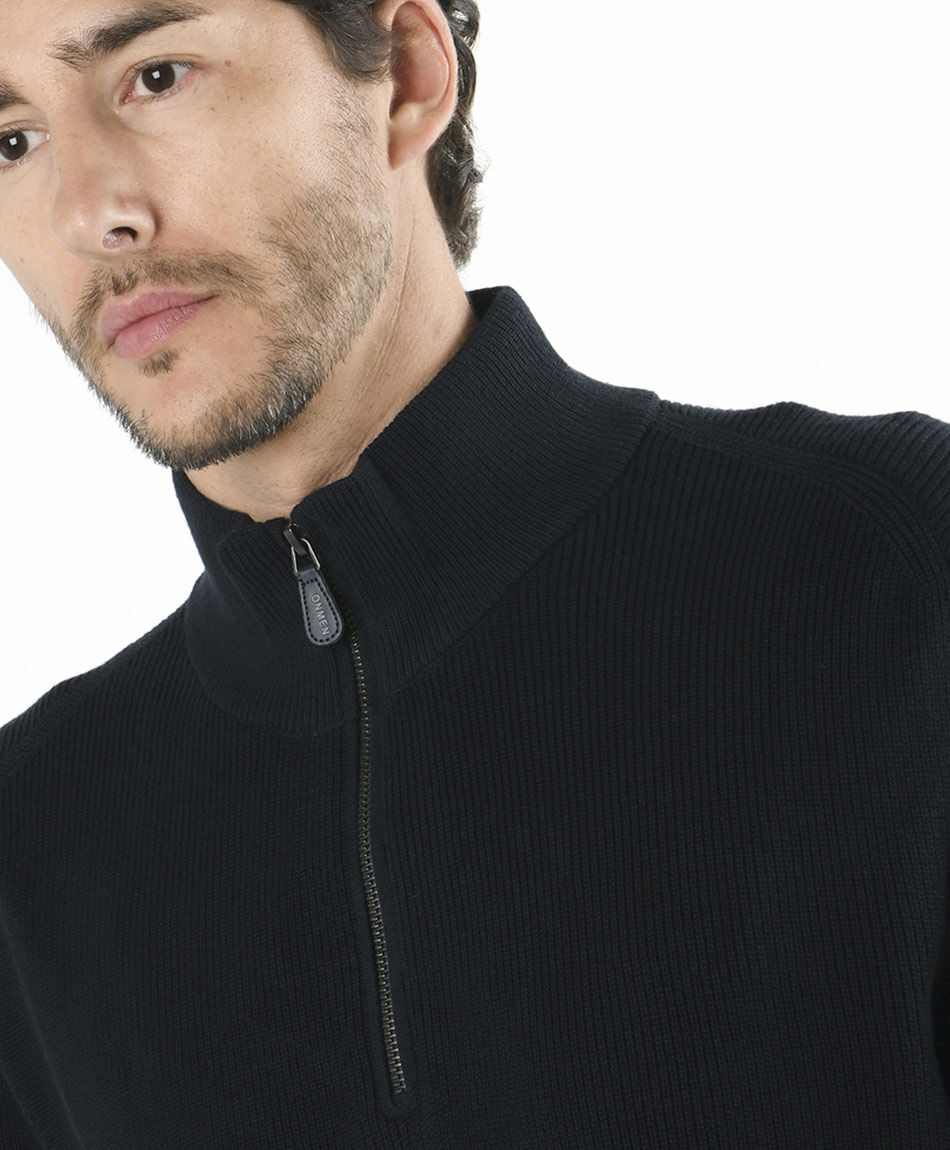 Sweater hombre cuello medio liso