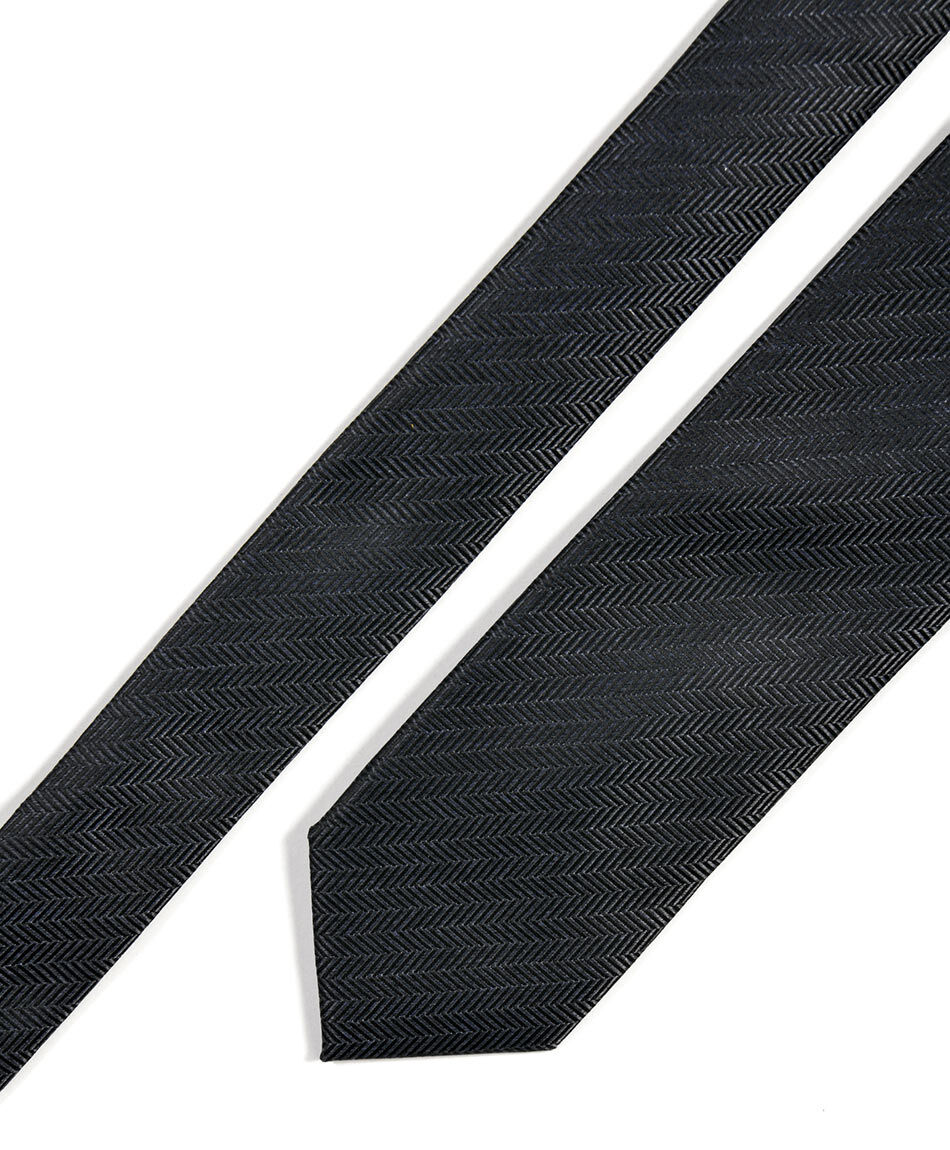 Corbata hombre negra dise&ntilde;o l&iacute;neas