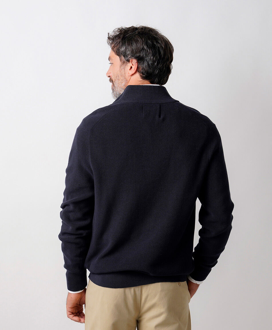Sweater hombre cuello medio liso
