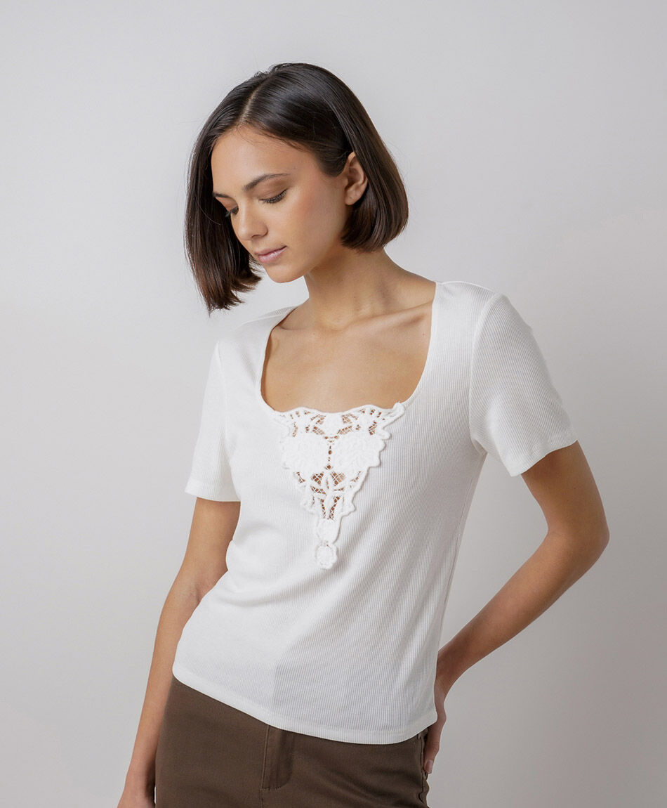 Remera mujer encaje en v blanca