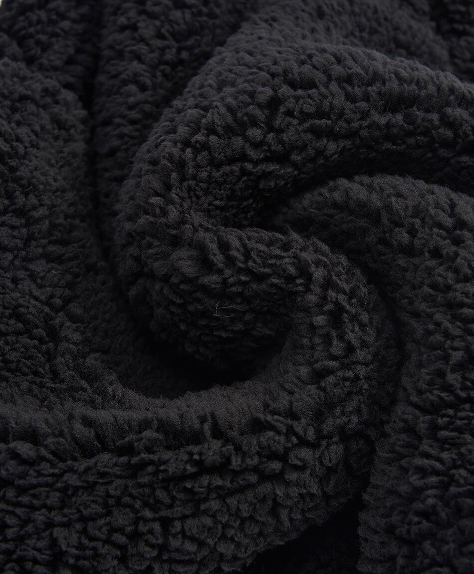 Cuello mujer corderito negro