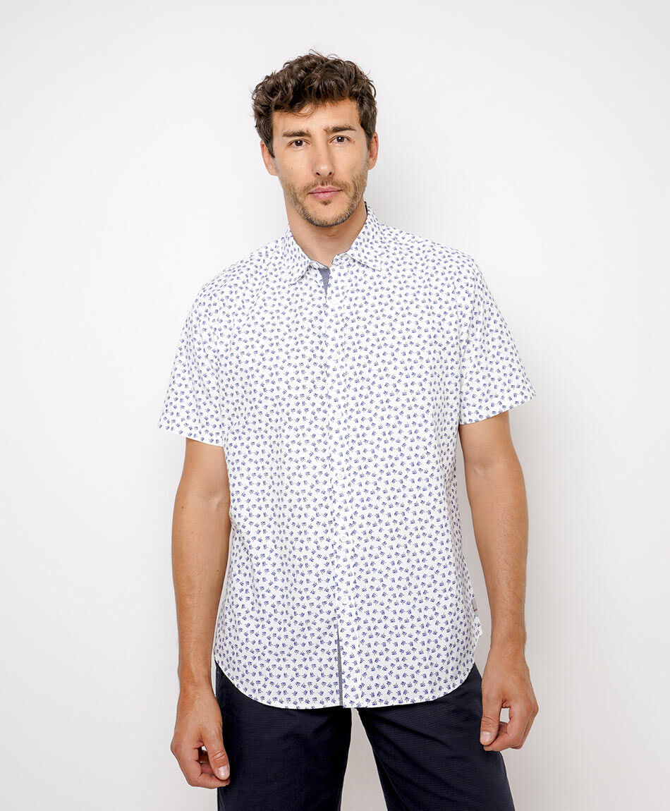 Camisa hombre estampado b&aacute;sico