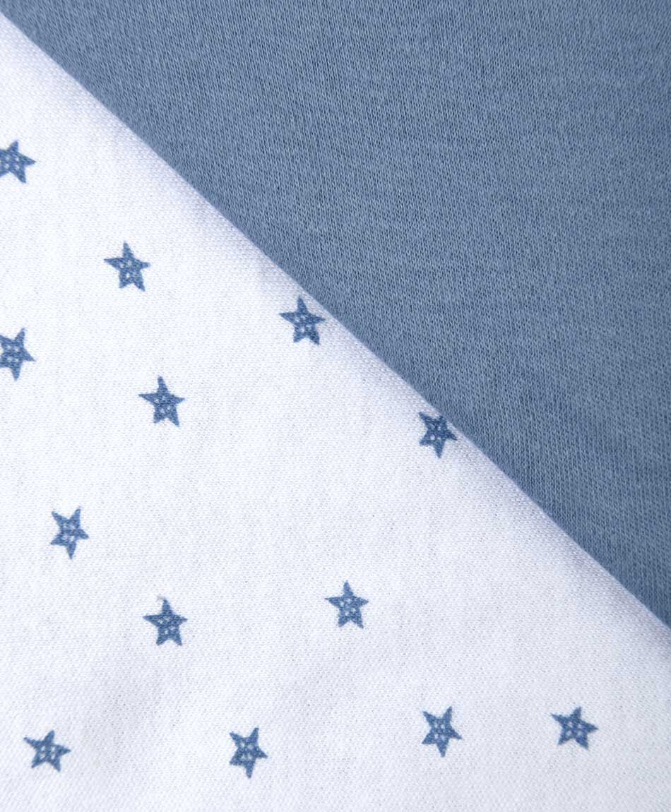 Manta beb&eacute; reversible azul estrellas