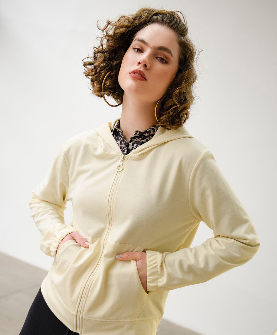 Buzo mujer cl&aacute;sico beige