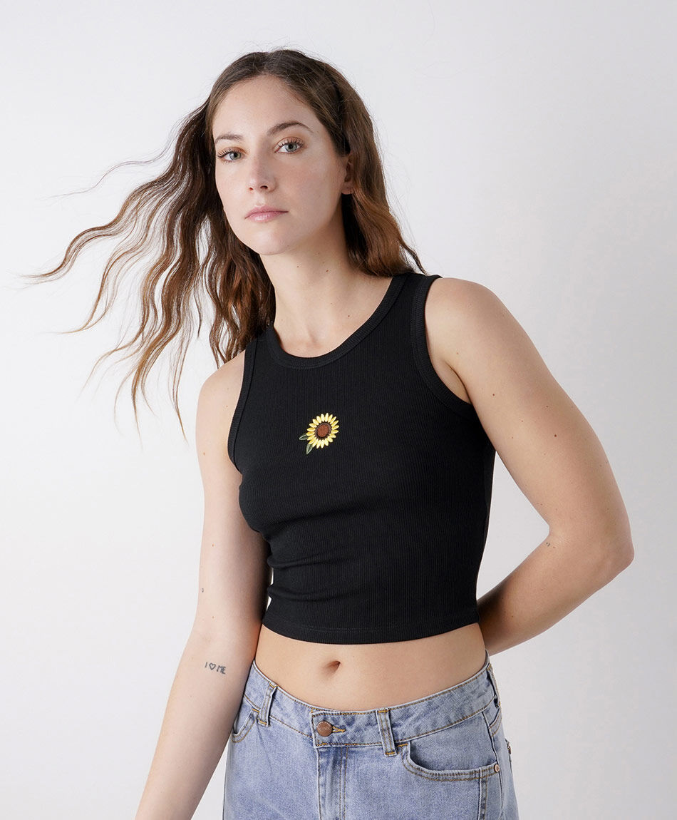 Remera mujer margarita bordada