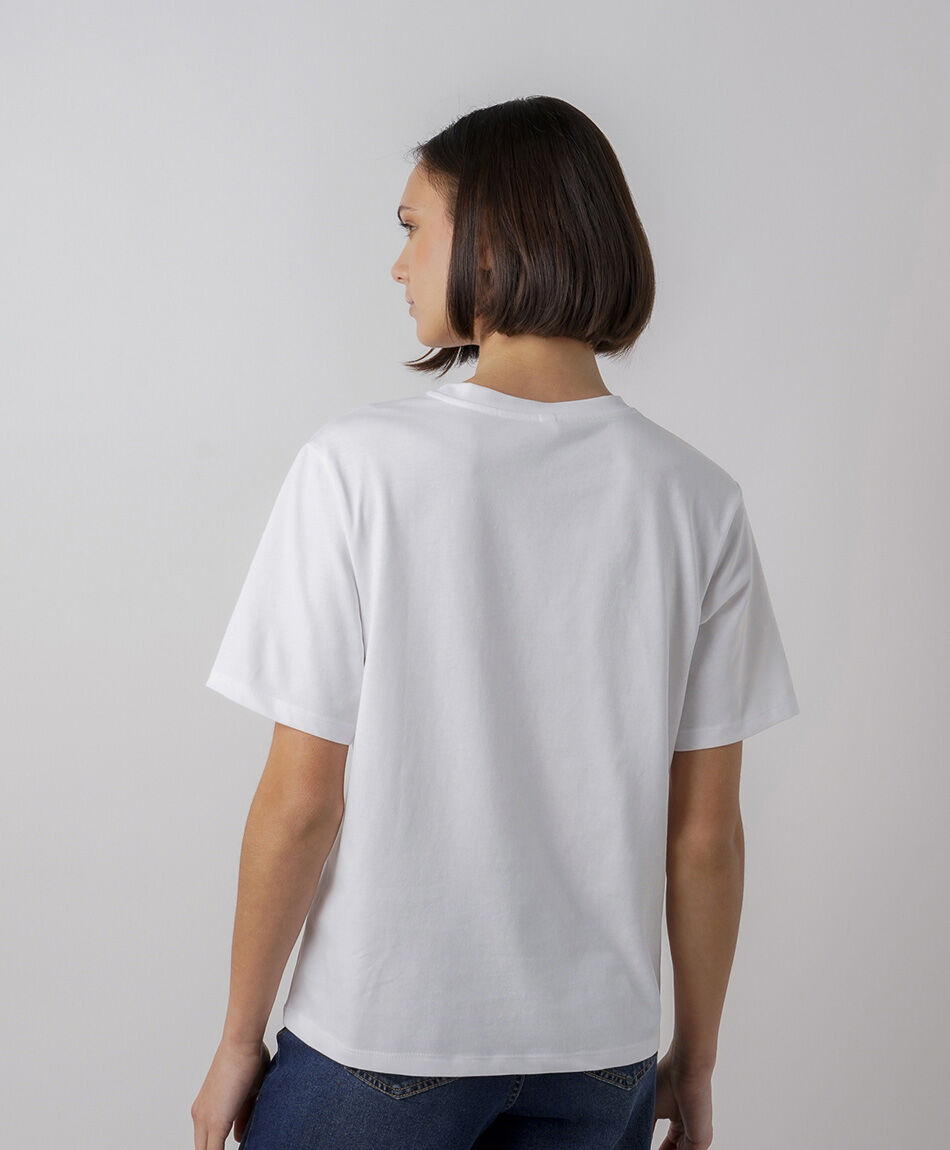 Remera mujer mix flores bordadas
