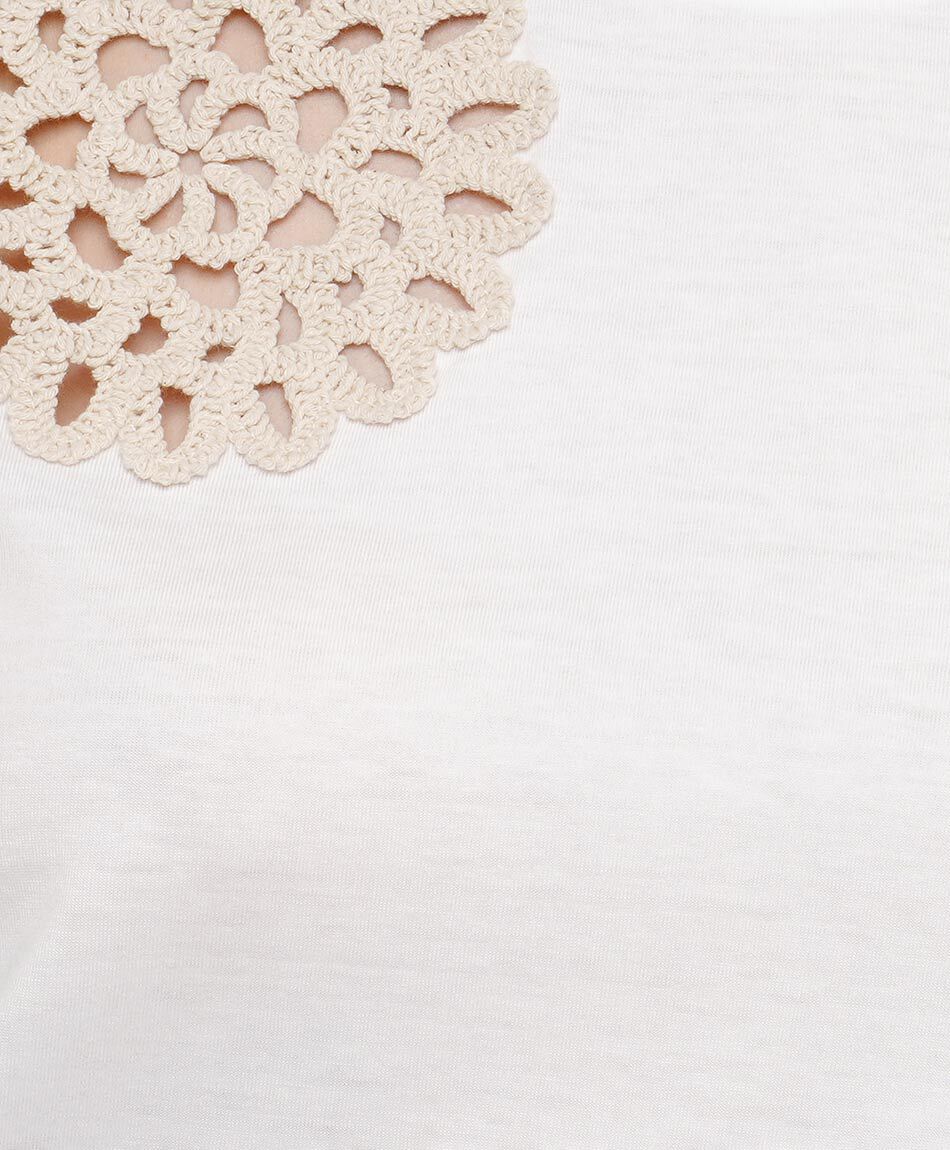 Remera mujer flor crochet