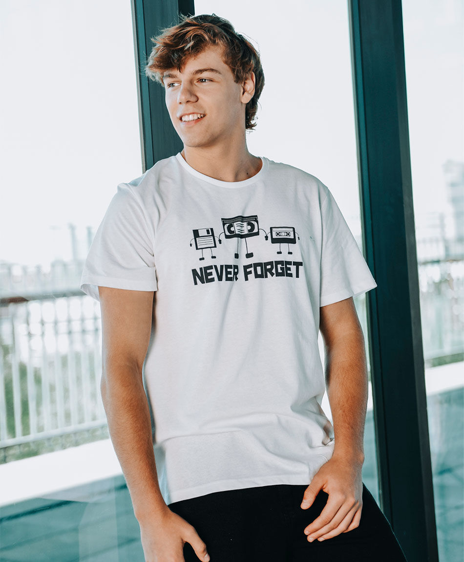 Remera hombre never forget