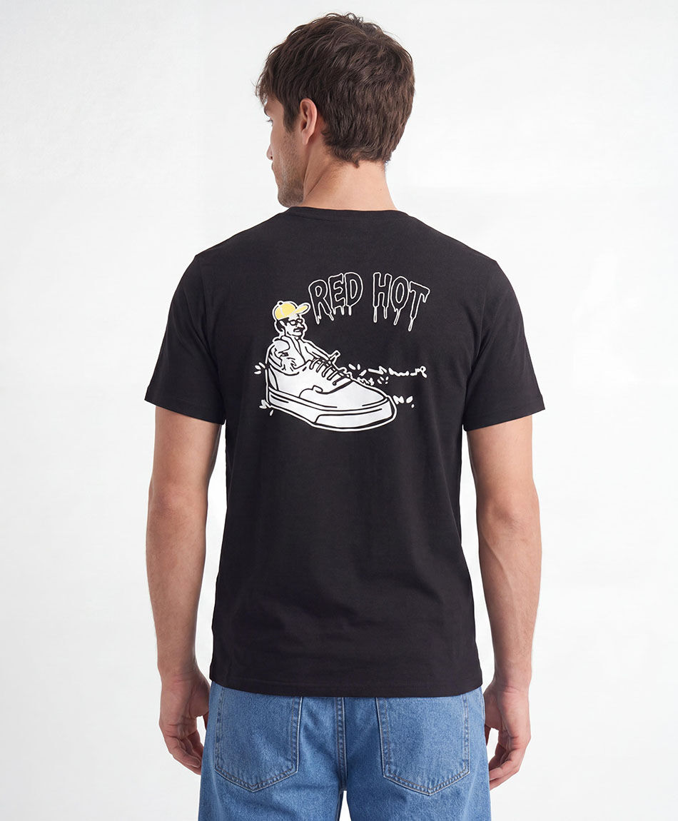 Remera hombre estampado zapato red hot