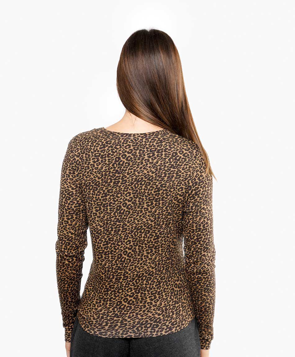 Remera mujer cuello redondo animal print