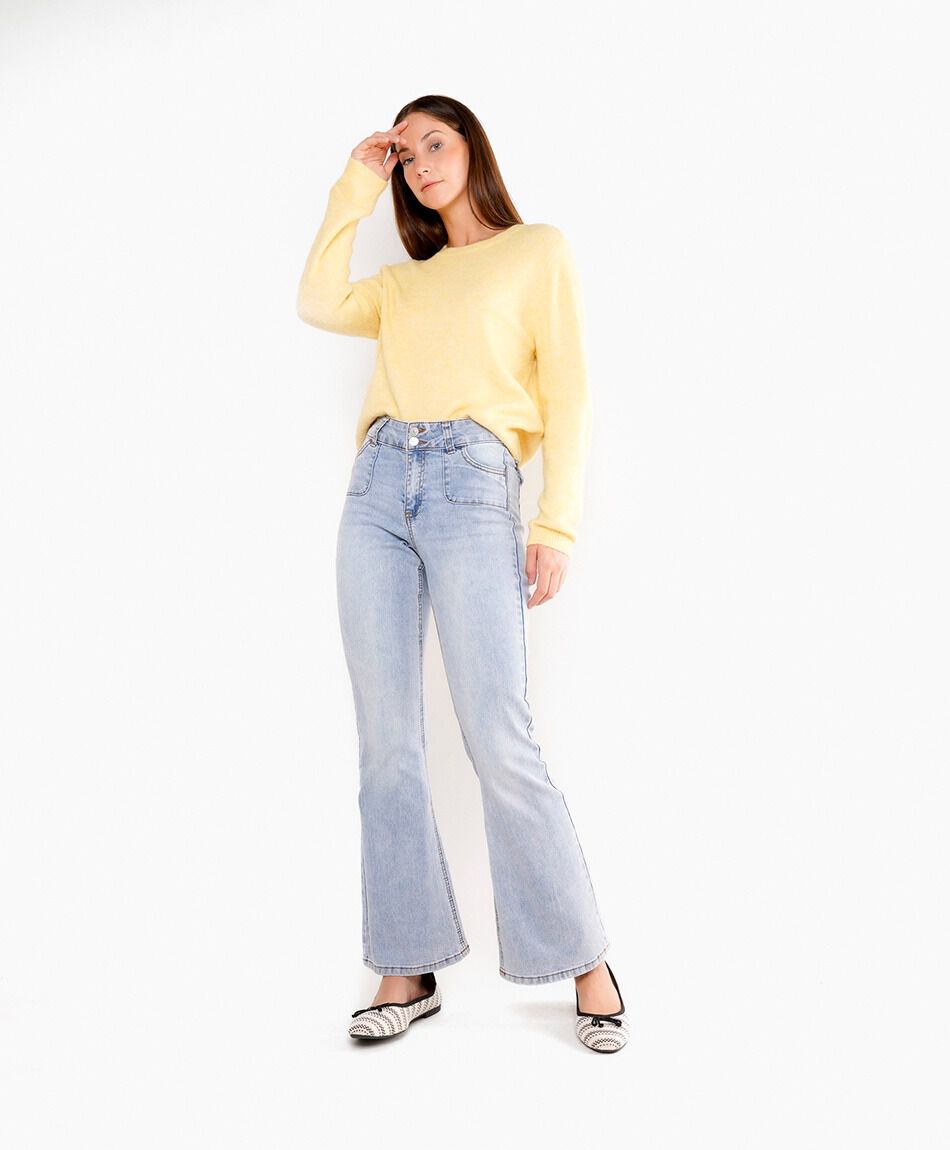 Jeans mujer flare bolsillos bordados