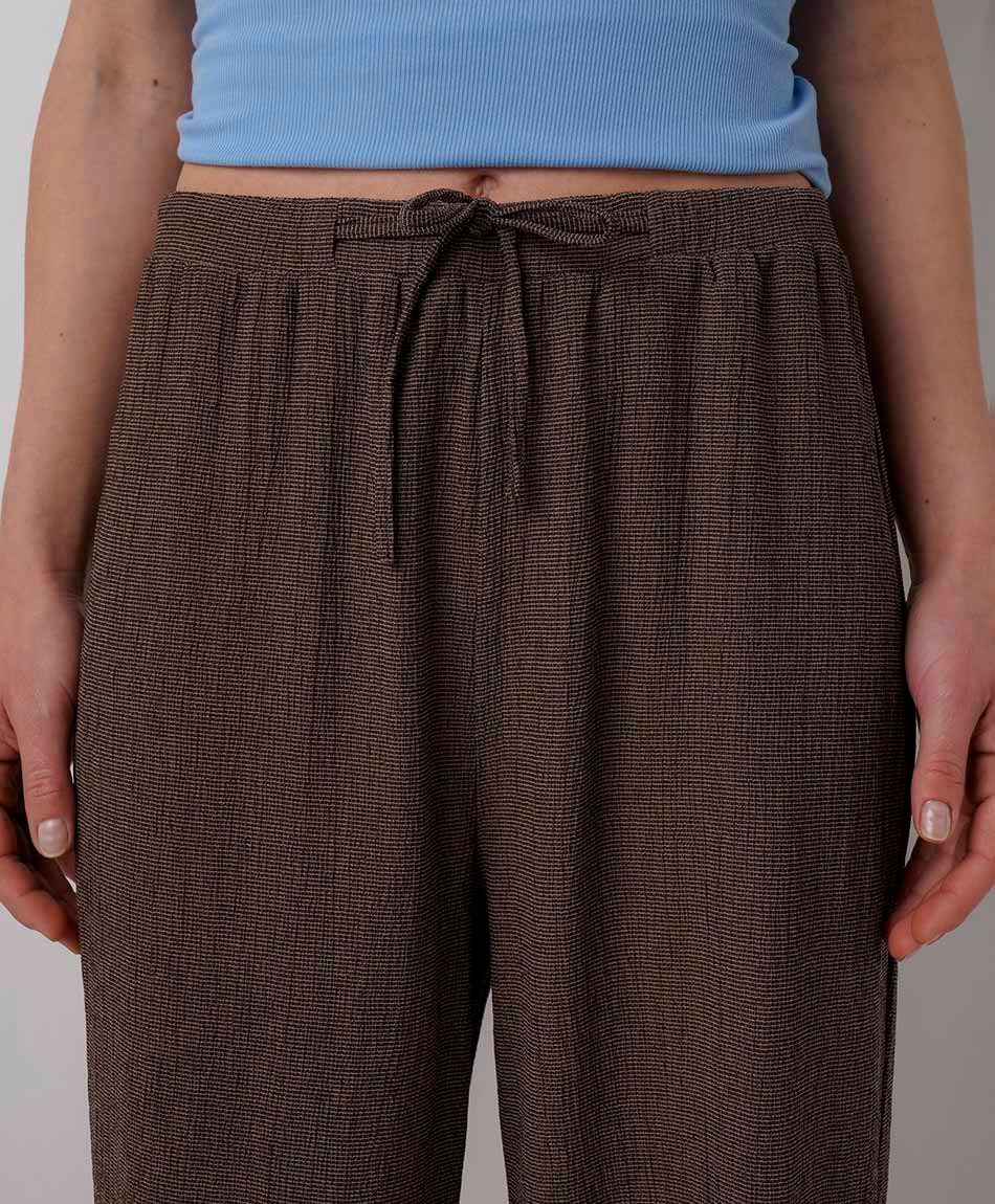 Pantal&oacute;n mujer texturas