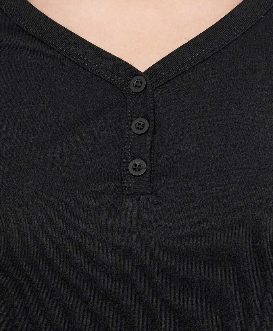 Remera mujer cuello abotonado black