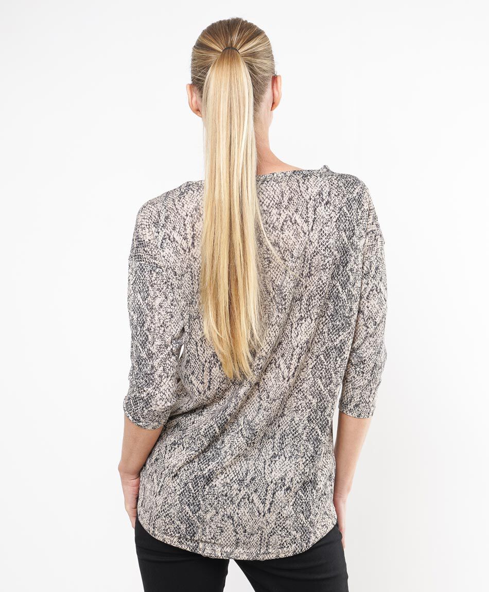 Remera mujer lanosa estilo serpiente
