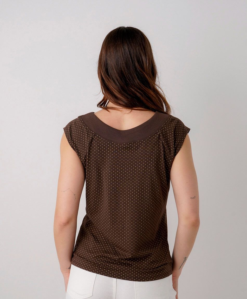 Remera mujer cafe puntitos